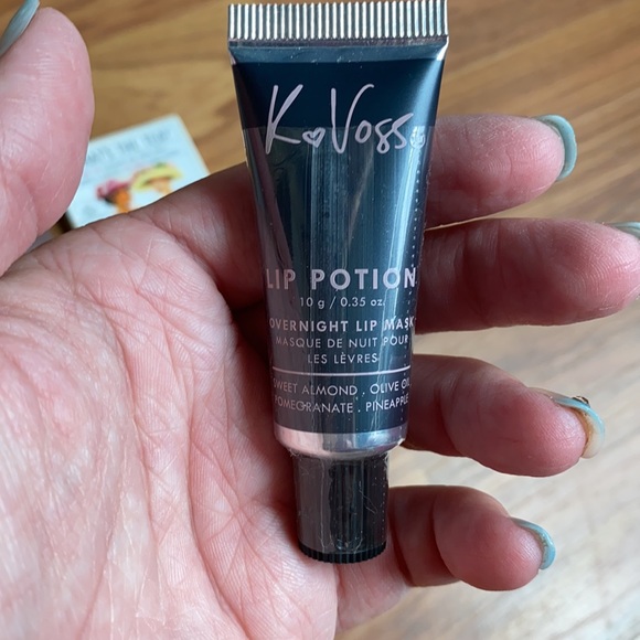 Cosmetic Samples - Picture 4 of 6